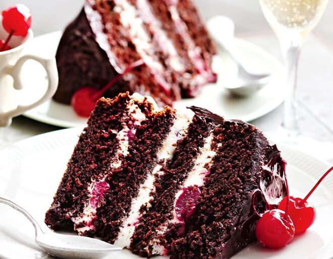 Chocolate-Walnut-Fresh-Cream-Cake