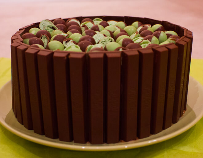 Gems-Kitkat-Fresh-Cream-Cake